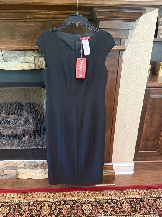 MaxMara Dresses & Skirts - MaxMara Black Cap-Sleeve Midi Sheath Dress